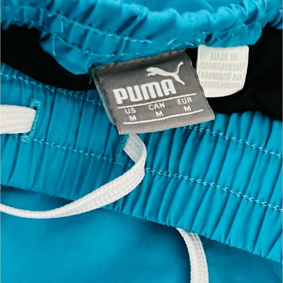 Women’s Puma shorts Size Medium Blue and White Lined inside - Picture 3 of 3